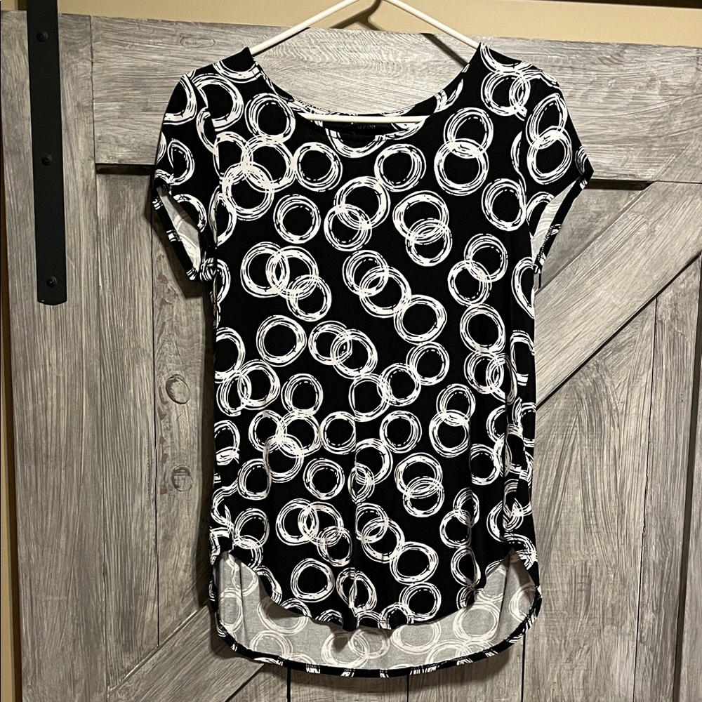Alfani Black and White Swirl Pattern Short Sleeve Top